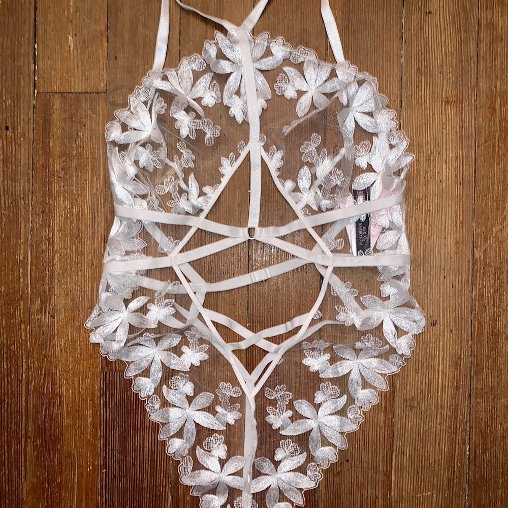 OFFERS WELCOME! Victoria’s Secret Unlined Floral Lace Teddy